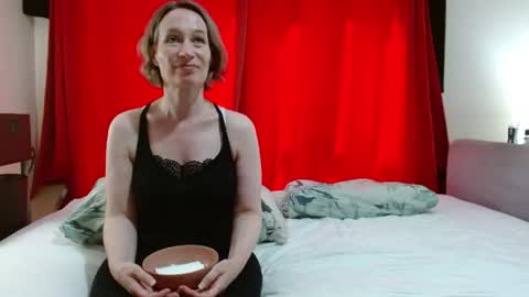 Mrs Velvet Vixen online show from August 3, 9:04 am