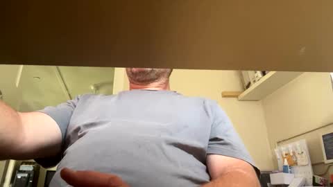 Snapshot of mrtaylorooo chatting on October 21, 1:33 am mrtaylorooo online show from October 21, 1:33 am