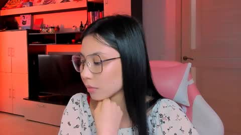 ms_emily_ online show from May 12, 10:57 am