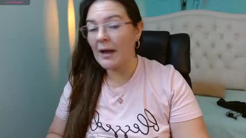Jossie online show from April 24, 3:30 am