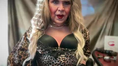 Snapshot of mskarentoy chatting on March 3, 9:37 pm mskarentoy online show from March 3, 9:37 pm