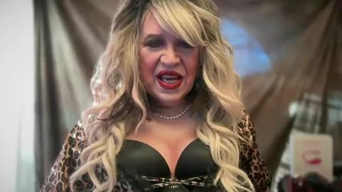 Snapshot of mskarentoy chatting on February 17, 9:32 pm mskarentoy online show from February 17, 9:32 pm