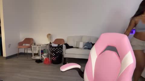 mskitty000 online show from October 19, 8:35 pm