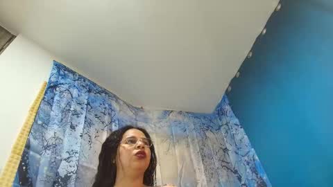 paola online show from February 8, 6:50 am