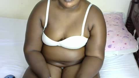 Snapshot of mummy_bobbies chatting on October 18, 7:07 pm lina online show from October 18, 7:07 pm