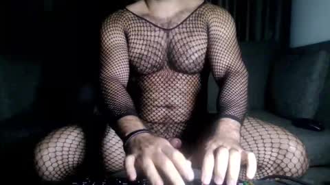 Snapshot of muscbttmbitch chatting on September 13, 5:37 pm muscbttmbitch online show from September 13, 5:37 pm