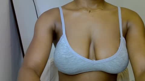 muscle_queen0 online show from March 8, 8:02 pm