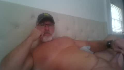 Snapshot of musclemeat41 chatting on October 2, 6:39 pm musclemeat41 online show from October 2, 6:39 pm