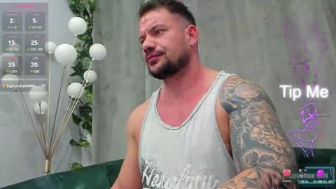 Snapshot of musclemonster31 chatting on March 11, 1:37 am MuscleMonster31 online show from March 11, 1:37 am
