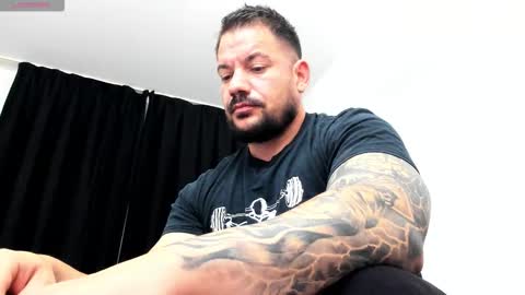 Snapshot of musclemonster31 chatting on October 12, 5:11 am MuscleMonster31 online show from October 12, 5:11 am
