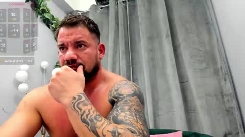 Snapshot of musclemonster31 chatting on February 15, 8:11 am MuscleMonster31 online show from February 15, 8:11 am