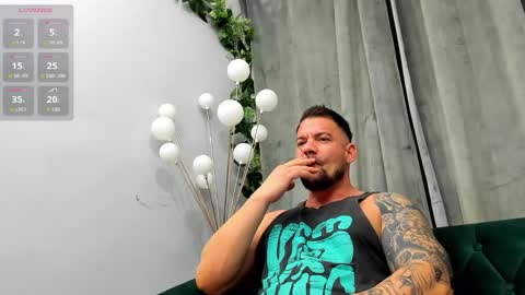 Snapshot of musclemonster31 chatting on February 19, 8:12 am MuscleMonster31 online show from February 19, 8:12 am