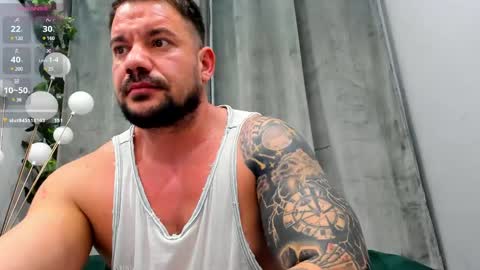 Snapshot of musclemonster31 chatting on February 15, 5:09 am MuscleMonster31 online show from February 15, 5:09 am