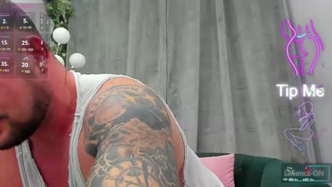 Snapshot of musclemonster31 chatting on March 1, 9:04 pm MuscleMonster31 online show from March 1, 9:04 pm