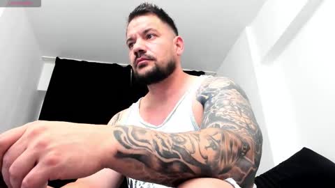 Snapshot of musclemonster31 chatting on October 5, 9:22 pm MuscleMonster31 online show from October 5, 9:22 pm