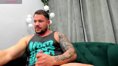 Snapshot of musclemonster31 chatting on February 18, 1:54 am MuscleMonster31 online show from February 18, 1:54 am