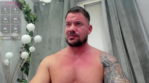 Snapshot of musclemonster31 chatting on February 26, 7:02 am MuscleMonster31 online show from February 26, 7:02 am