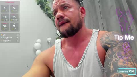 Snapshot of musclemonster31 chatting on March 2, 12:09 am MuscleMonster31 online show from March 2, 12:09 am