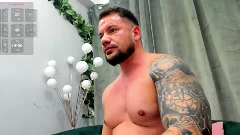 Snapshot of musclemonster31 chatting on February 16, 11:48 pm MuscleMonster31 online show from February 16, 11:48 pm