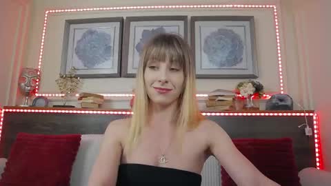 Luna  online show from April 27, 7:44 pm
