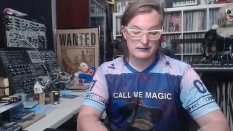 Muziknerd online show from June 20, 4:29 am