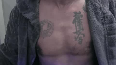 Snapshot of my432687 chatting on December 17, 10:43 pm my432687 online show from December 17, 10:43 pm