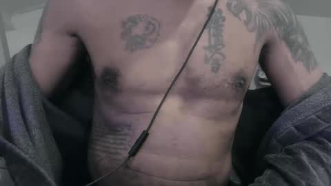 Snapshot of my432687 chatting on January 3, 11:01 pm my432687 online show from January 3, 11:01 pm