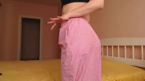 Hannah  welcome  online show from May 1, 12:10 pm