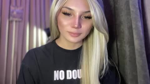 UR GIRL NEXTDOOR online show from May 1, 8:19 am