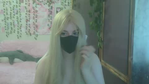 mysticyumiko online show from April 17, 8:17 am