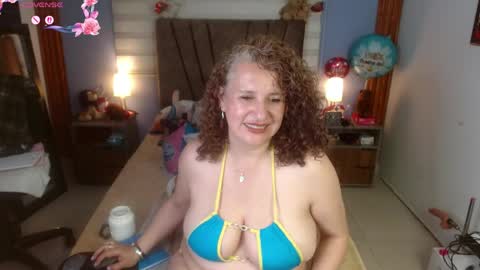 nadia_84 online show from April 30, 7:52 pm