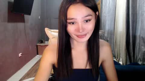 nadiestar online show from March 6, 8:19 am