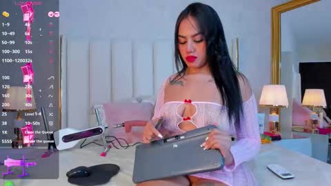 NahiraFun online show from November 12, 9:06 pm