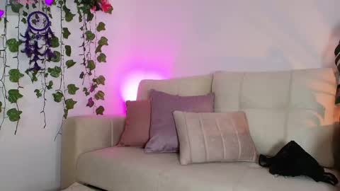 Naho  Sigueme en mis Redes Sociales Follow me on my social networks online show from May 18, 4:07 am