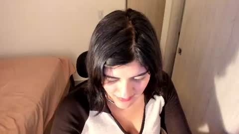 independent model online show from June 16, 2:37 am