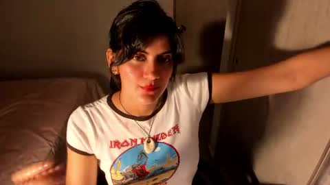 independent model online show from July 24, 2:09 am