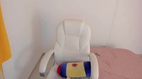 independent model online show from February 26, 3:03 am