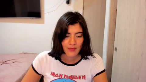 independent model online show from March 11, 2:47 am