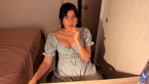 independent model online show from July 6, 4:20 am