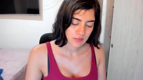 independent model online show from March 13, 3:32 am