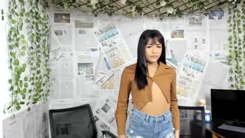 nahomi_hot2002 online show from June 18, 1:16 pm