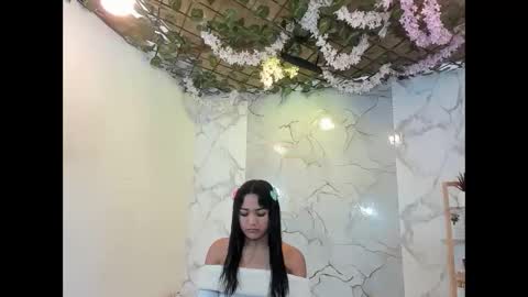 nahomi_hot2002 online show from June 4, 1:17 pm
