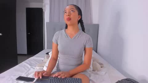 Laura online show from February 16, 1:47 am