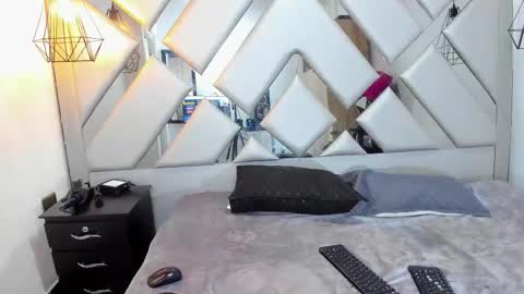 Nahomi  online show from January 15, 2:20 am