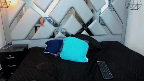 Nahomi  online show from September 11, 11:39 pm