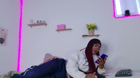 nahomy_james25 online show from February 1, 3:07 pm