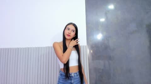 nahomy_park online show from April 21, 11:50 am