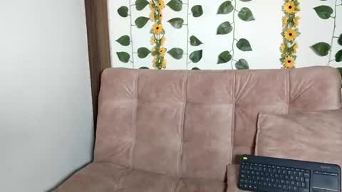 Nahomy  online show from July 8, 12:03 am