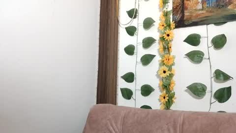 Nahomy  online show from June 16, 12:58 am
