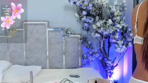 nahomycarterr online show from May 1, 11:37 am
